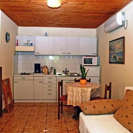 Foretic - One-bedroom With Sofa Bed Appartement *